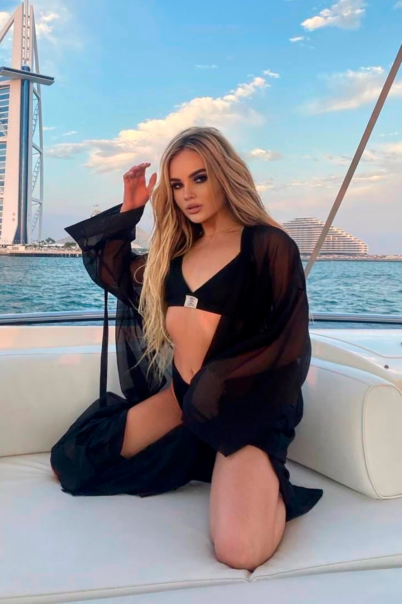 Brynn escort in Paris
