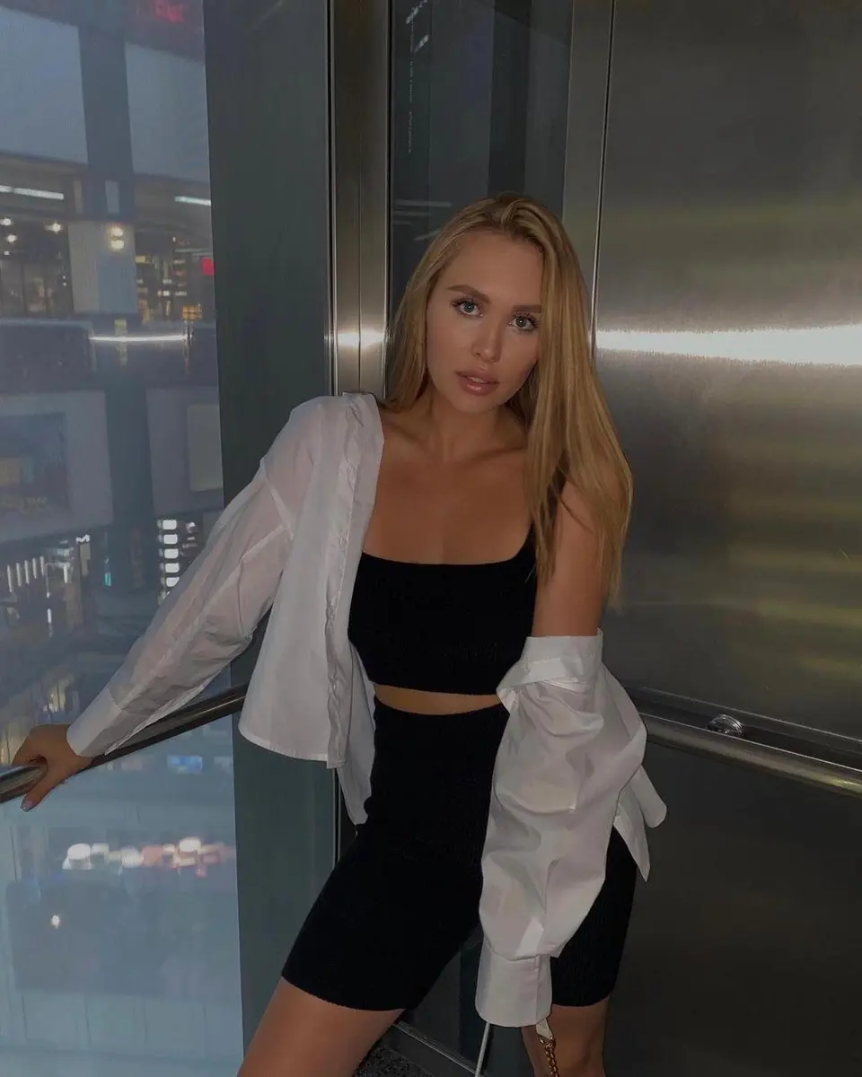 Carmen escort in Paris