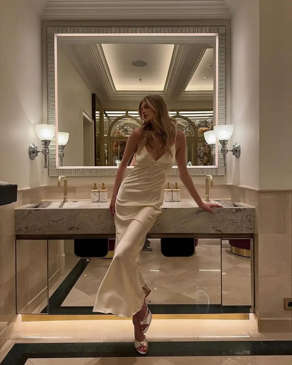 Caroline escort in Paris