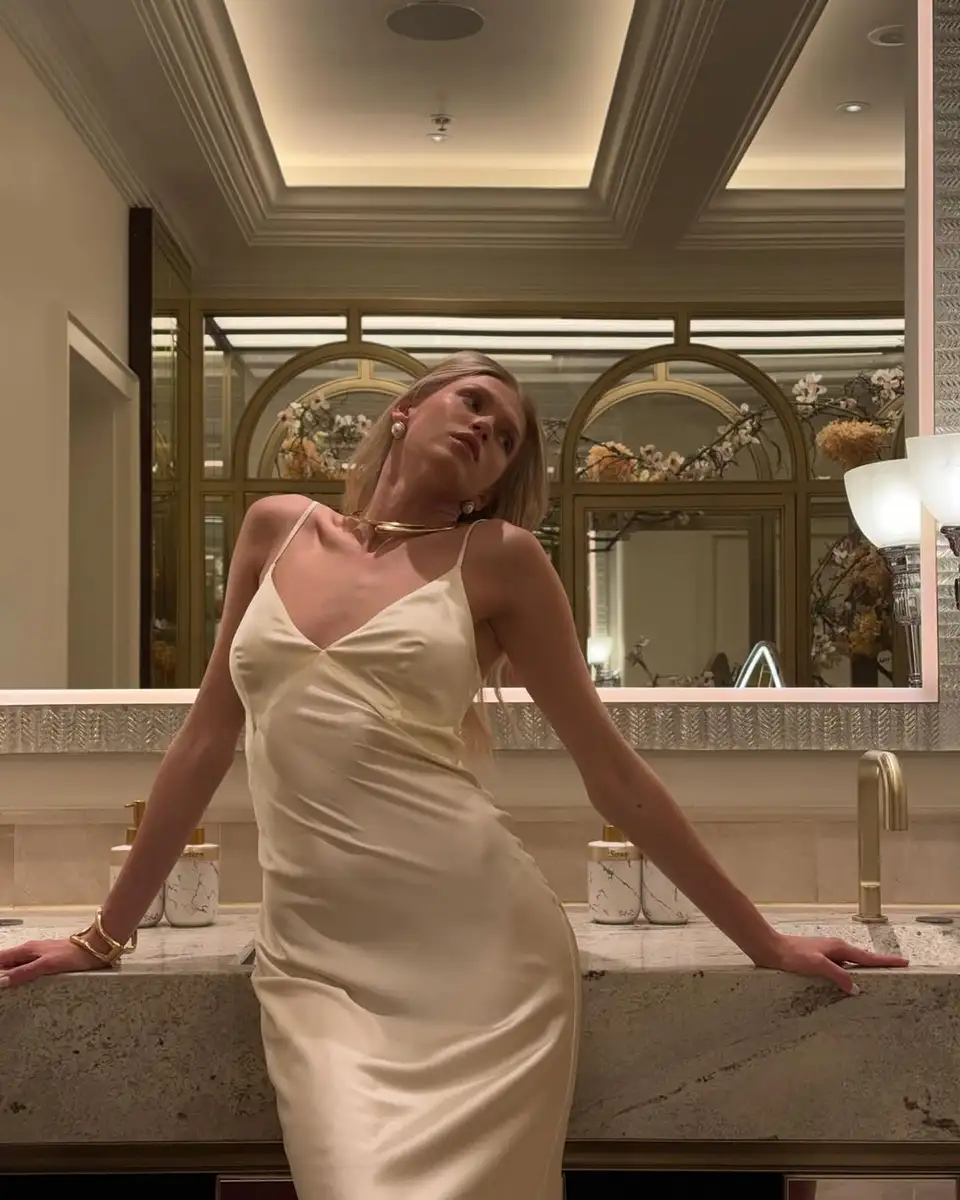 Caroline escort in Paris