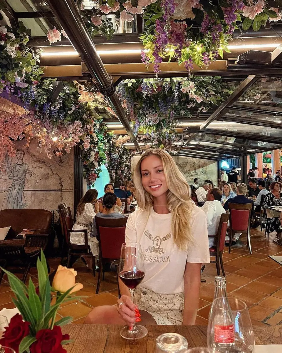 Hazel escort in Paris