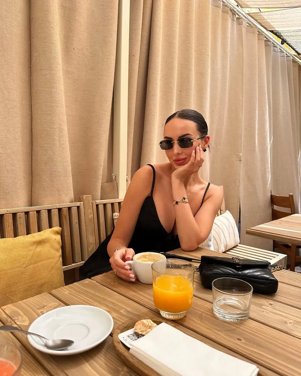Juliette escort in Paris