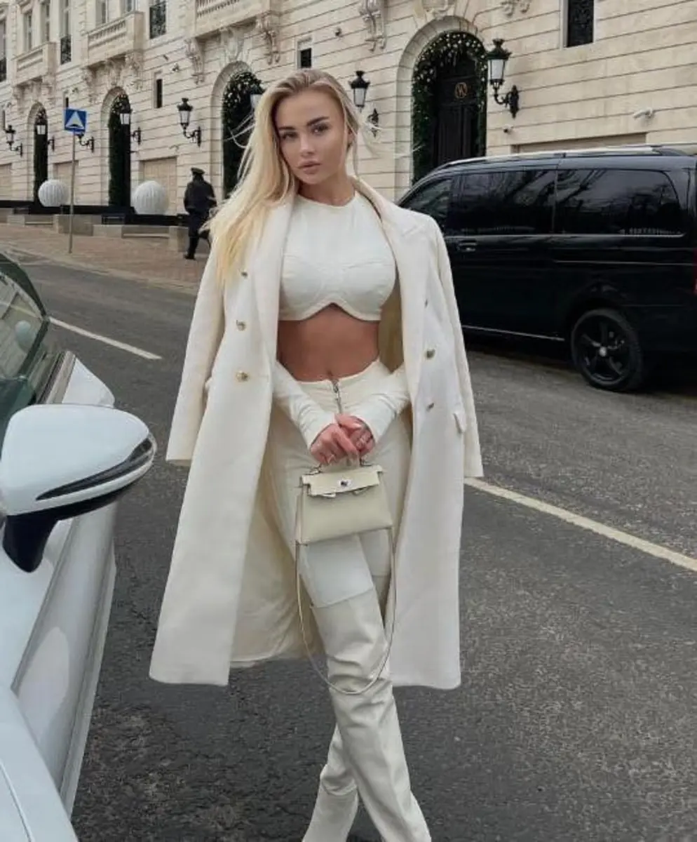 Kara escort in Paris