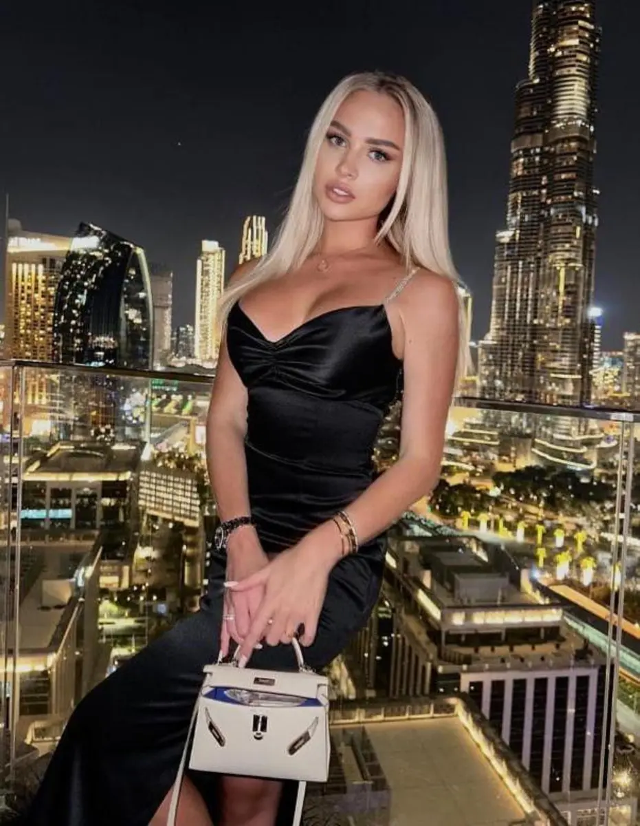 Kara escort in Paris