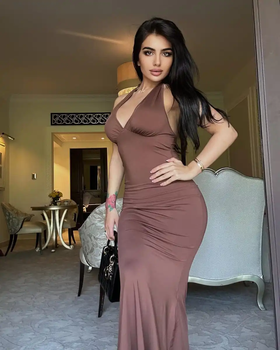 Leilani escort in Paris