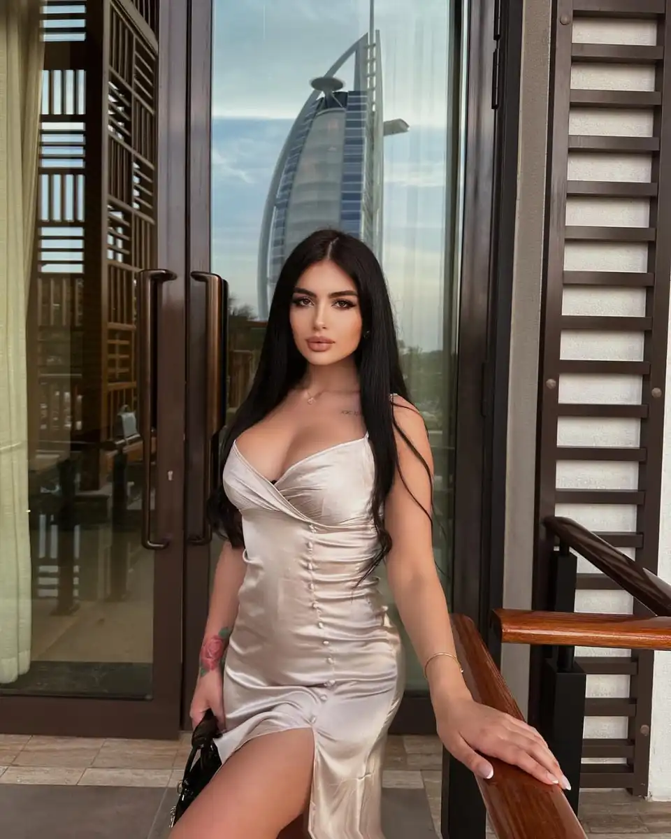 Leilani escort in Paris