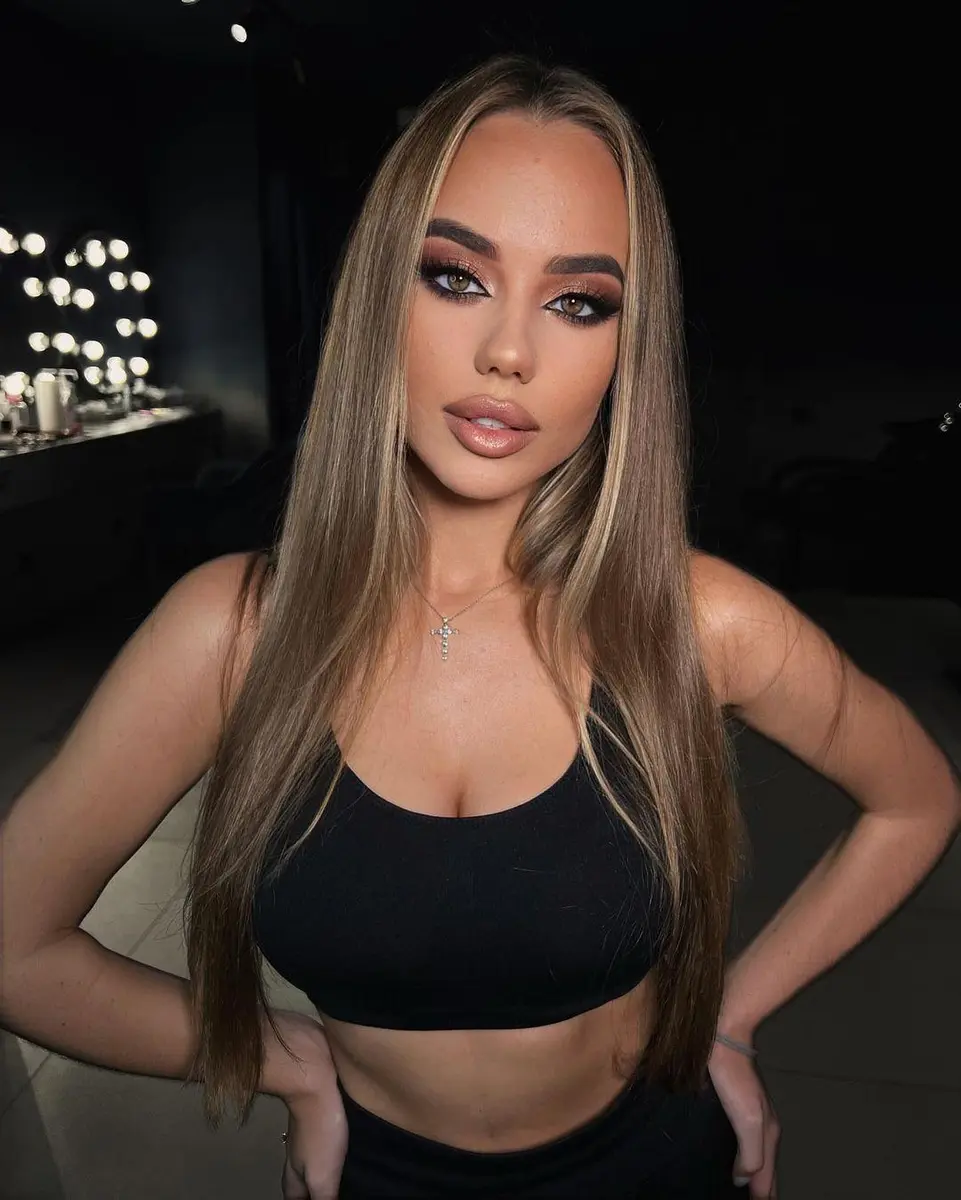 Nessa escort in Paris