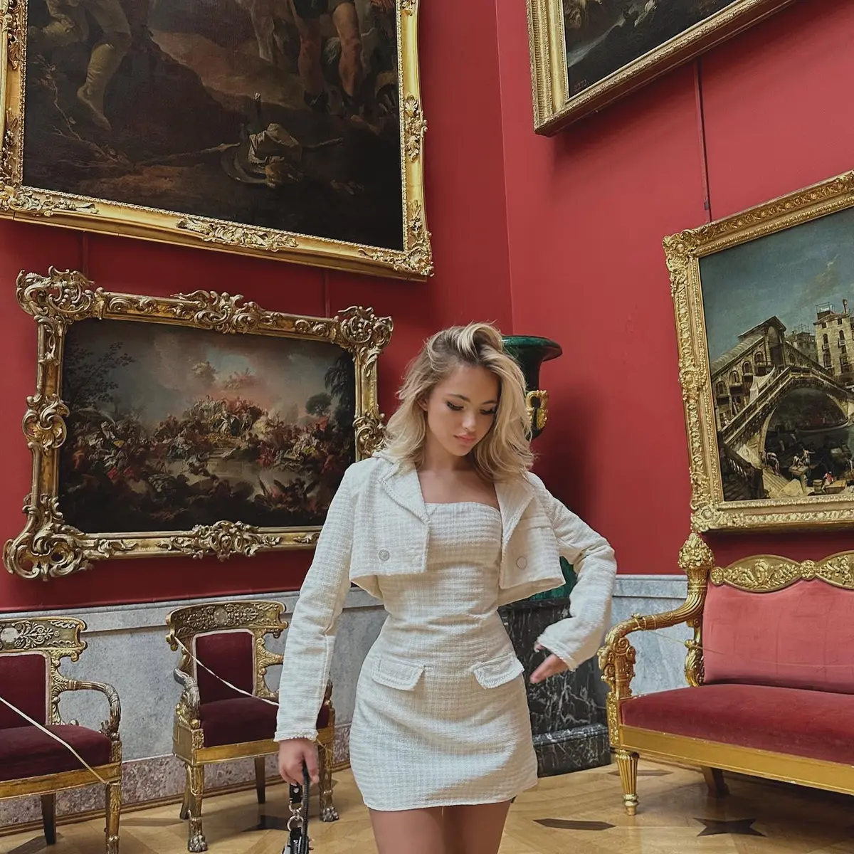 Roxanne escort in Paris
