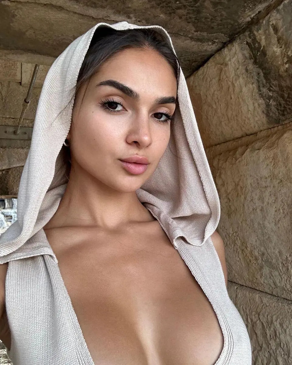 Sage escort in Paris