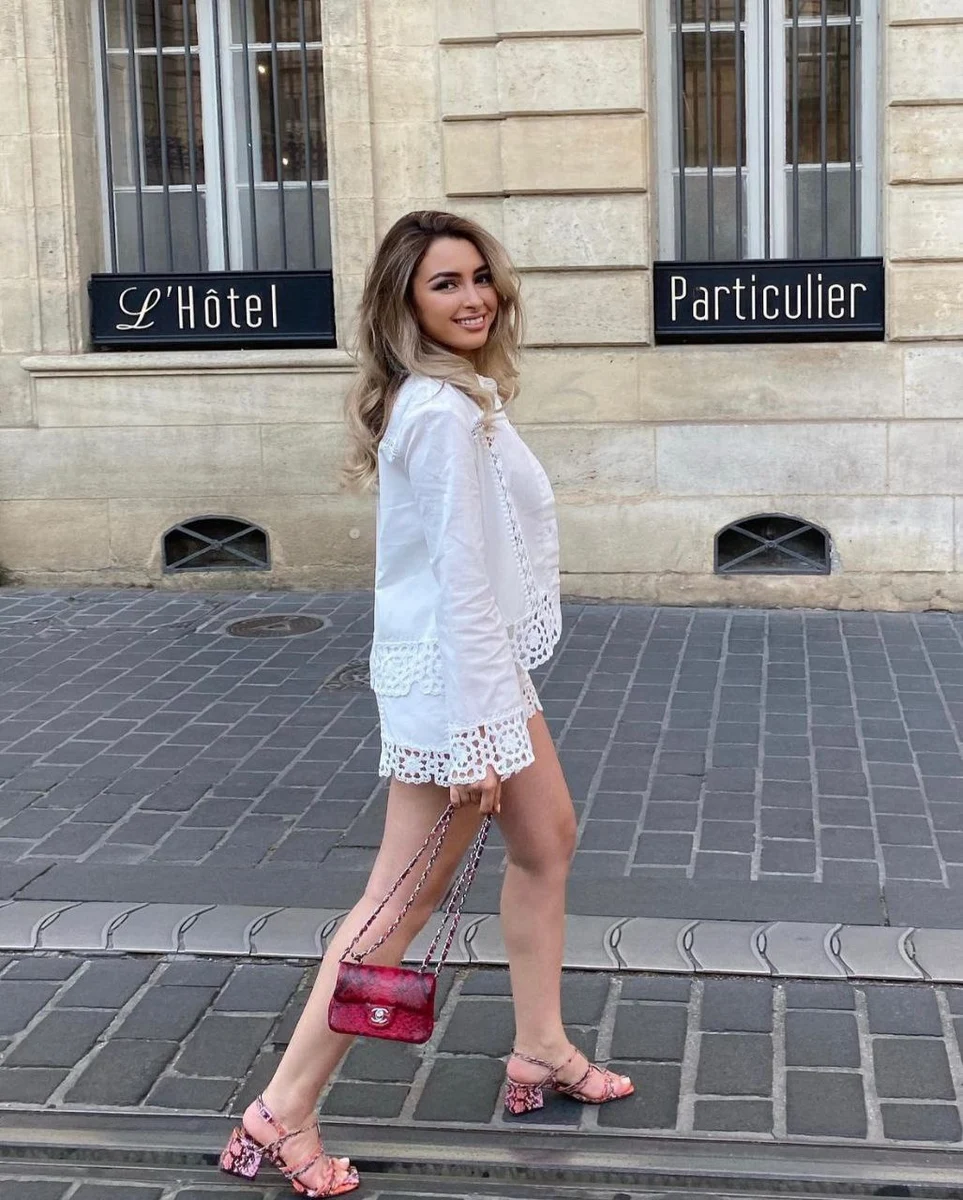 Scarlett escort in Paris