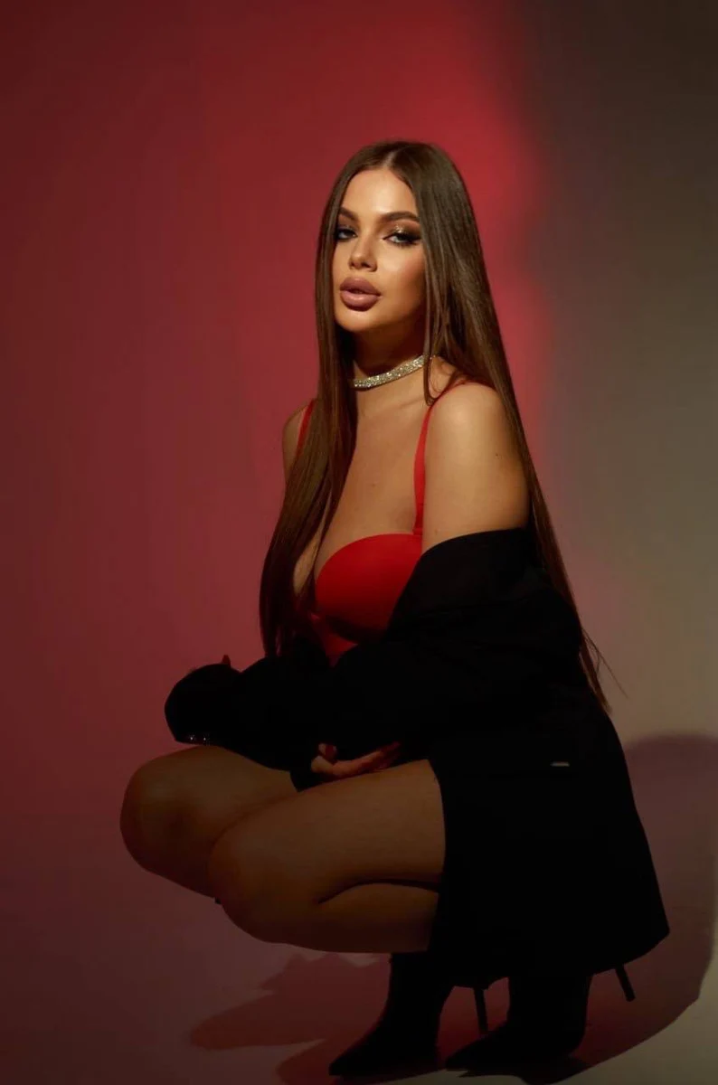 Thyra escort in Paris