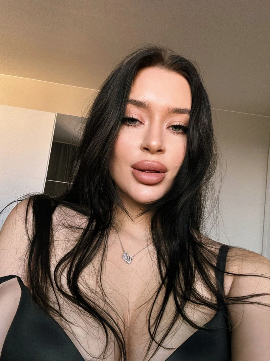 Wynona escort in Paris