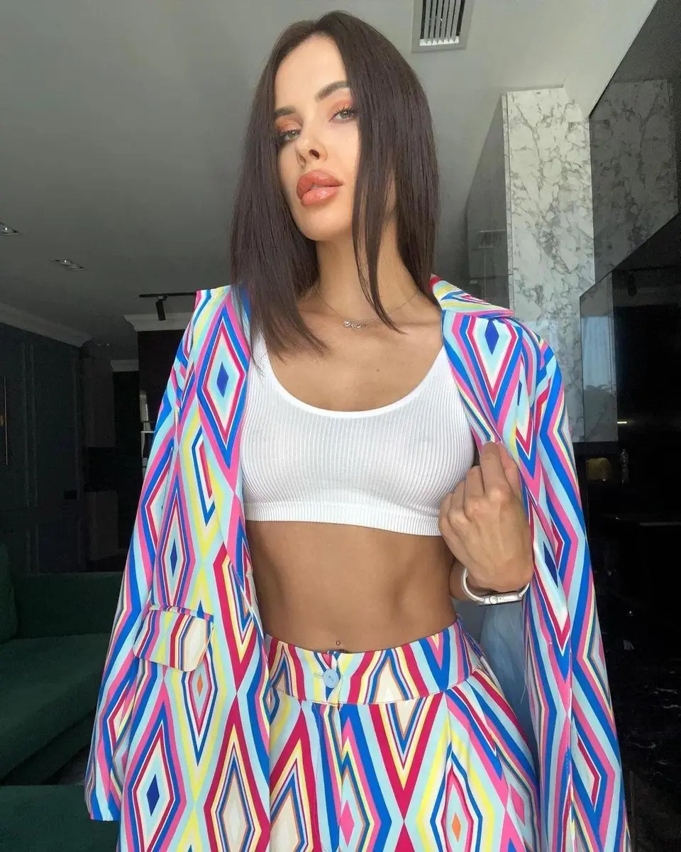 Yasmine escort in Paris